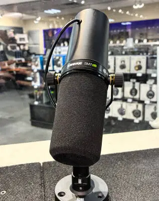 Shure - SM7dB Dynamic Vocal Microphone 2